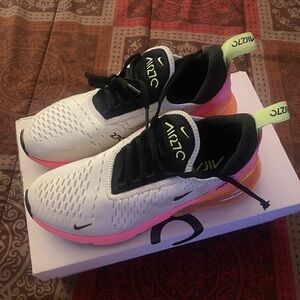Nike Air max 270 women’s size 7.5 in EUC‼️